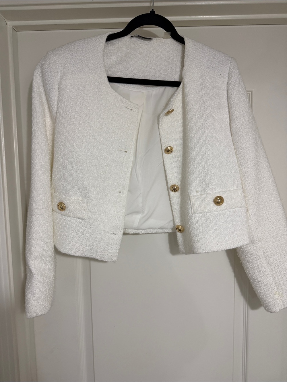 Tahari Women's White Cropped Bouclé Jacket with Gold Buttons size 12